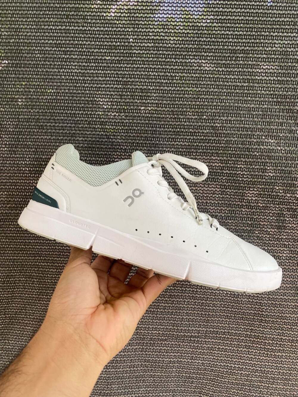 On Running THE ROGER Advantage Sneaker White Juniper